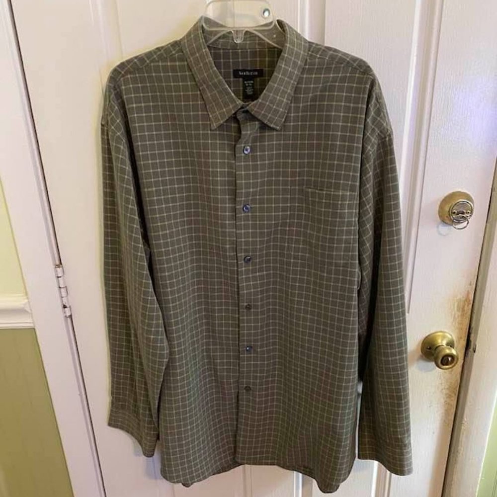 Van Heusen Men's Long Sleeve Shirt